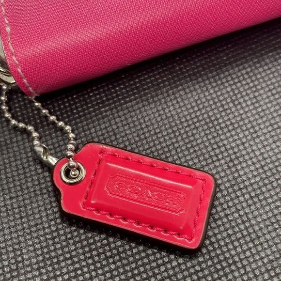 🩷🤍COACH🩷🤍RARE Pink/White Ombre Wristlet/Like New - Picture 4 of 6